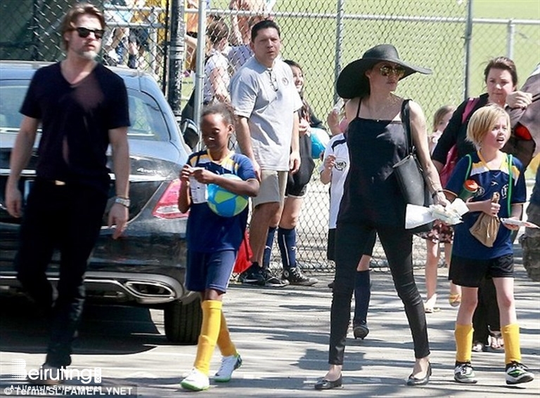 Beiruting - Life Style Blog - Angelina Jolie & Brad Pitt Share a Kiss at  Shiloh & Zaharas Soccer Game