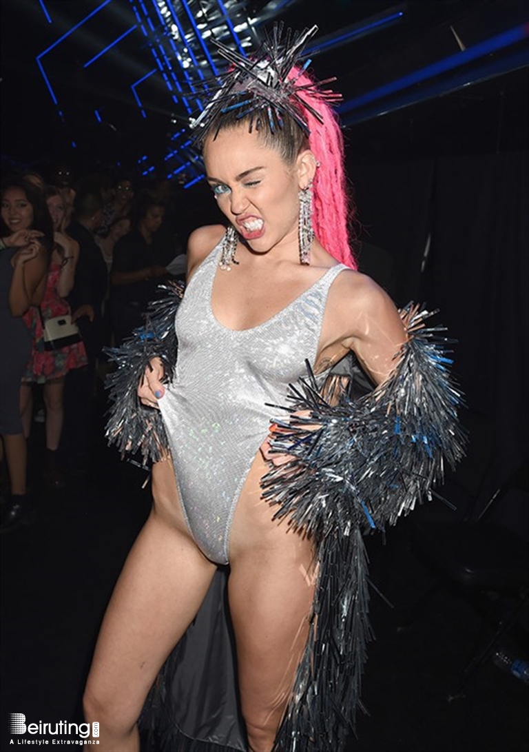 Miley Cyrus' MTV Awards breast flash causes barely a stir