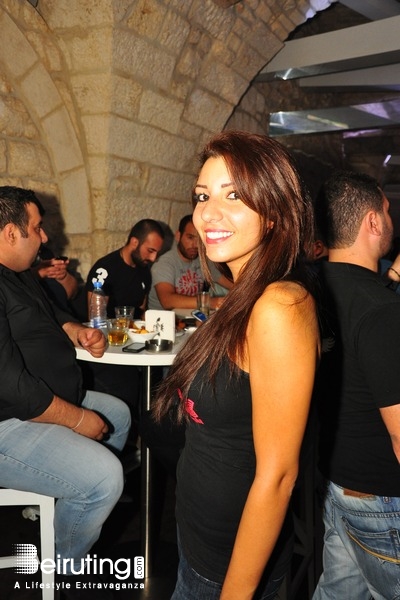 Ages Pub Jounieh Nightlife Ages Final Karaoke Competition Lebanon