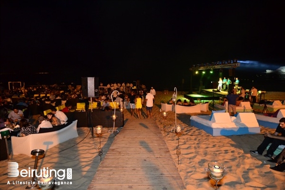 Edde Sands Jbeil Beach Party Edde Sands BBQ Pieds Dans Leau Lebanon