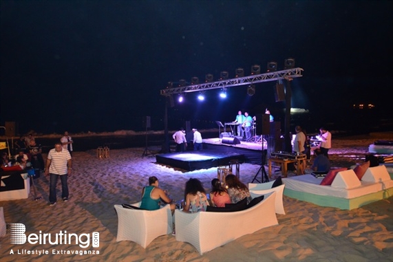 Edde Sands Jbeil Beach Party Edde Sands BBQ Pieds Dans Leau Lebanon